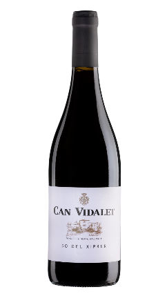 Una botella escura de vino tinto, So del Xiprer, vino de la tierra de Mallorca, Bodegas Can Vidalet